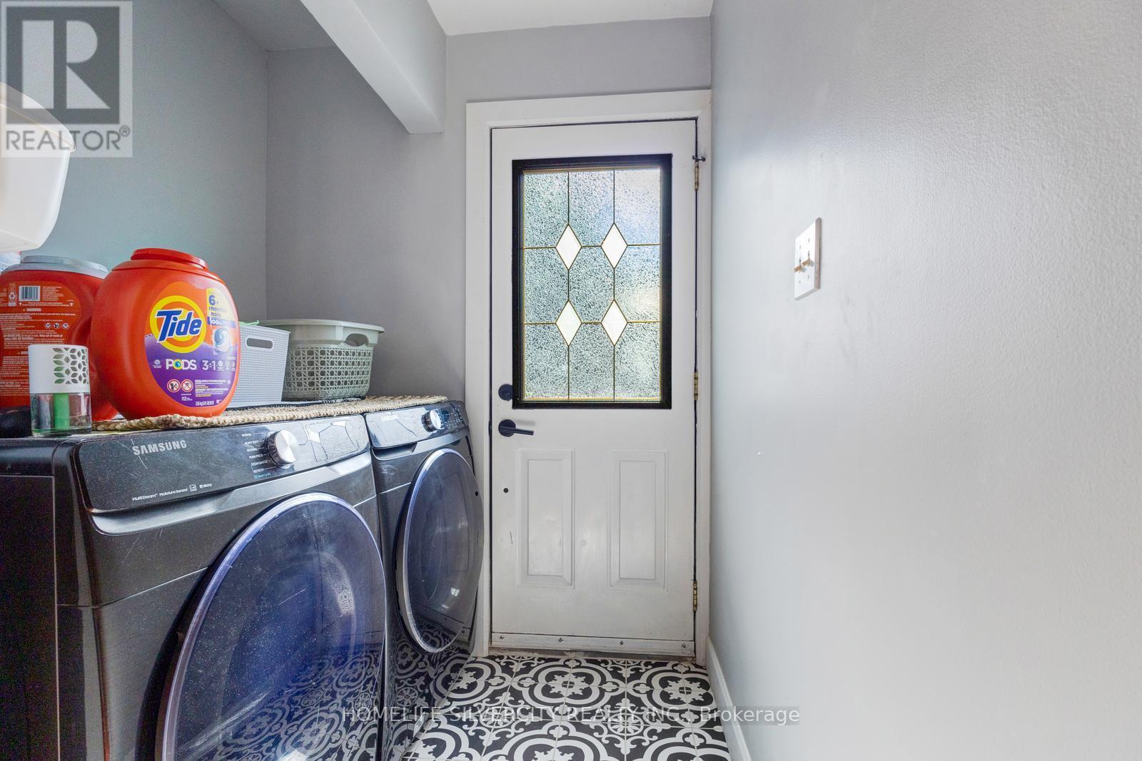 203 Montmorency Drive, Hamilton, ON - Indoor Photo Showing Laundry Room