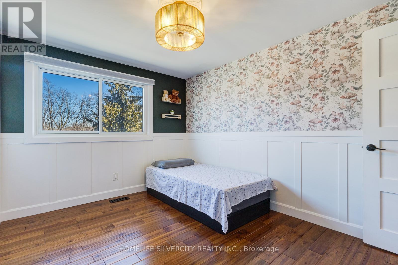 203 Montmorency Drive, Hamilton, ON - Indoor Photo Showing Bedroom
