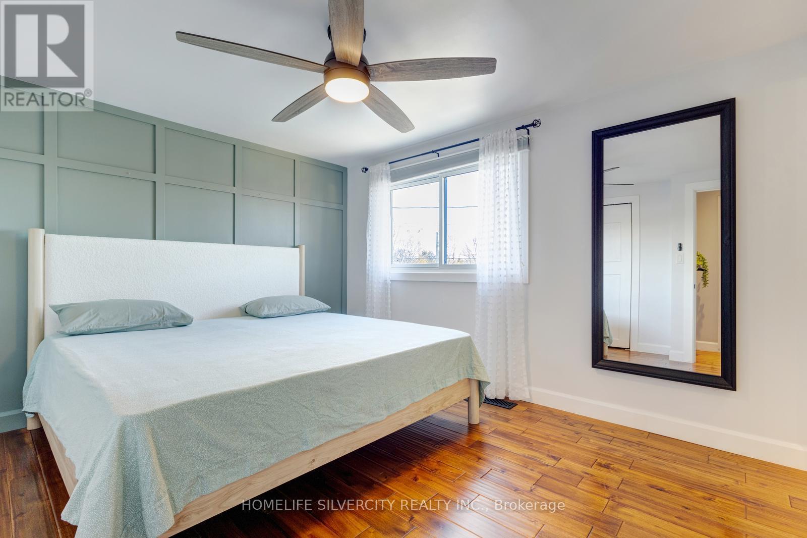 203 Montmorency Drive, Hamilton, ON - Indoor Photo Showing Bedroom