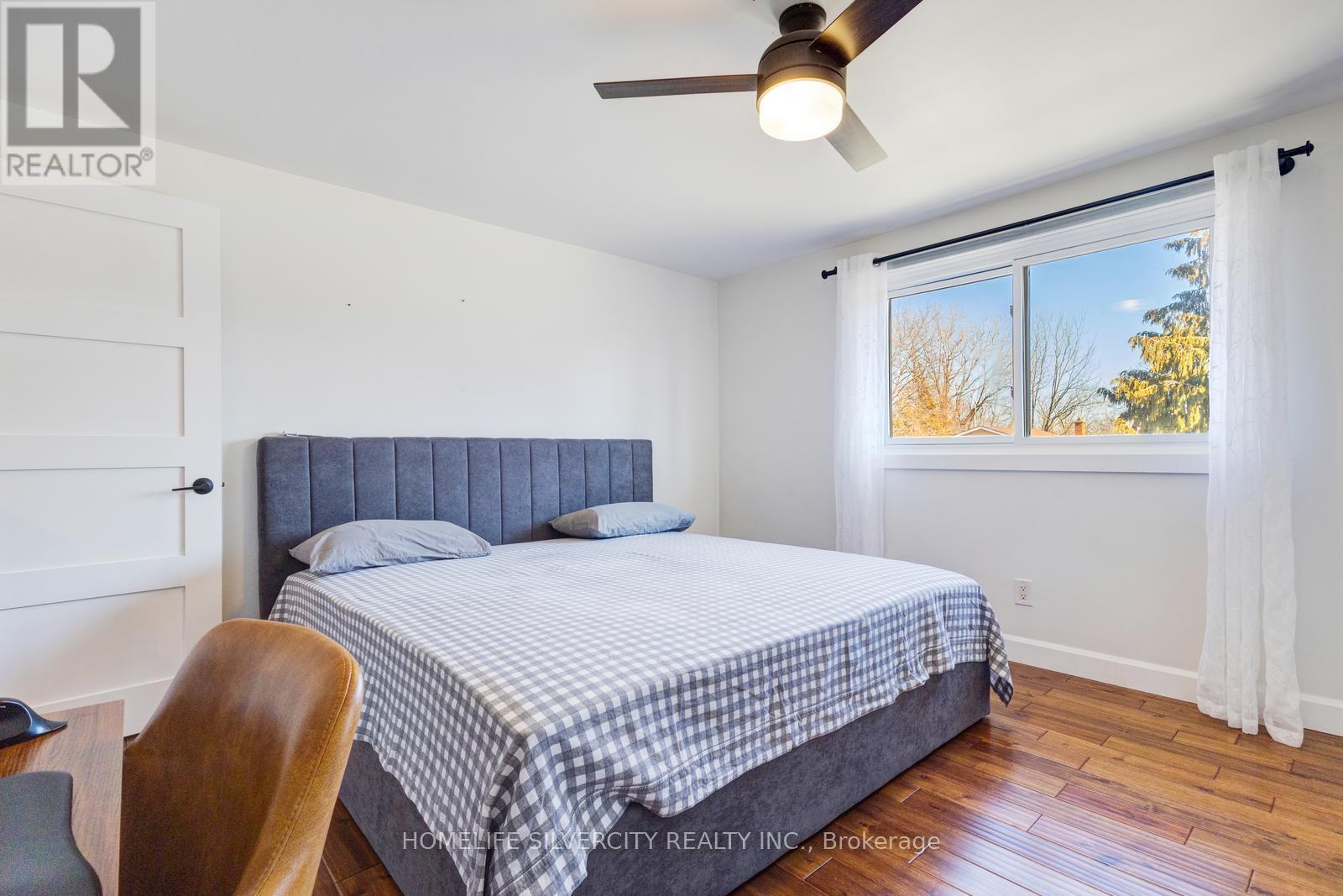 203 Montmorency Drive, Hamilton, ON - Indoor Photo Showing Bedroom