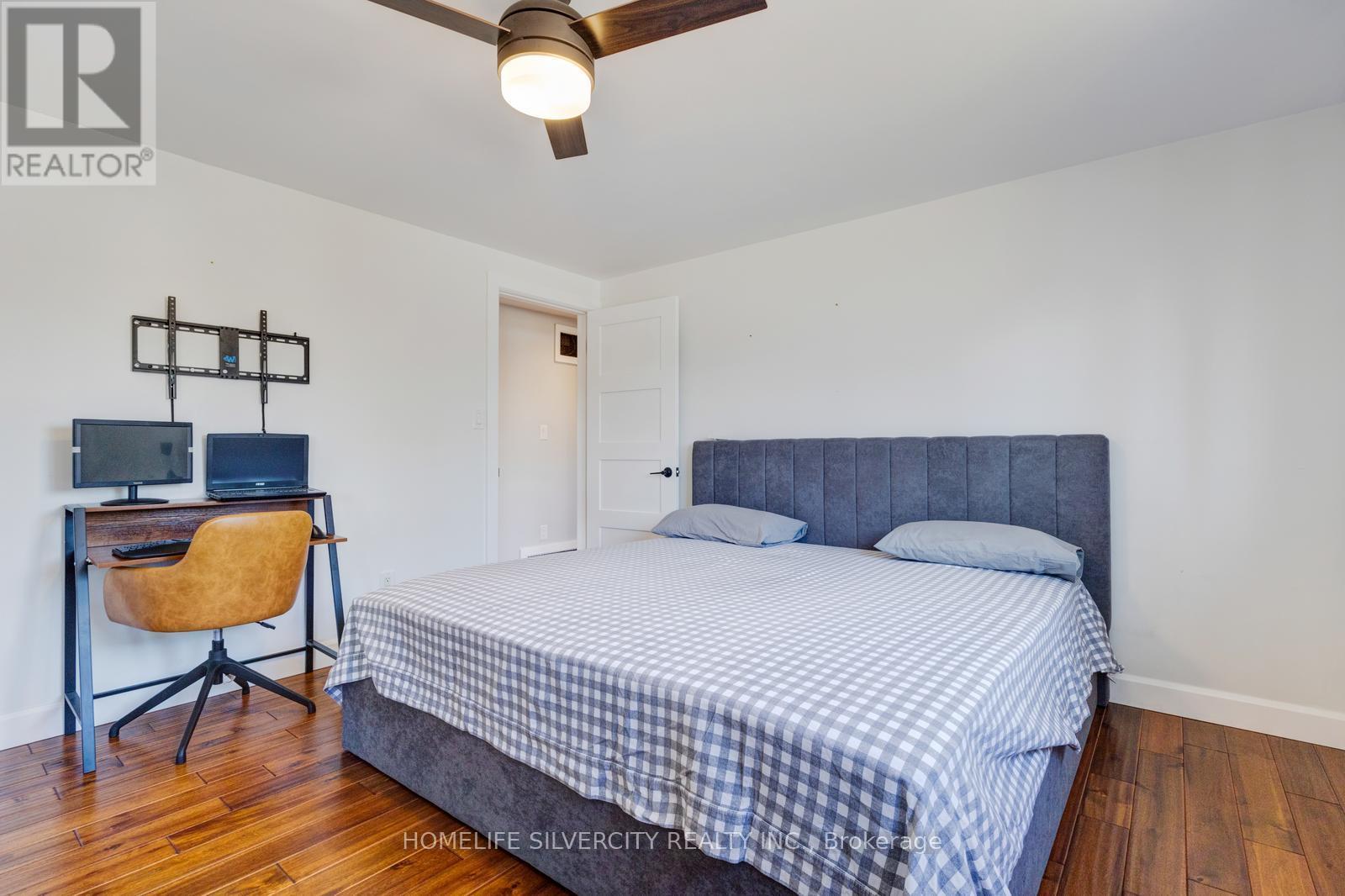 203 Montmorency Drive, Hamilton, ON - Indoor Photo Showing Bedroom