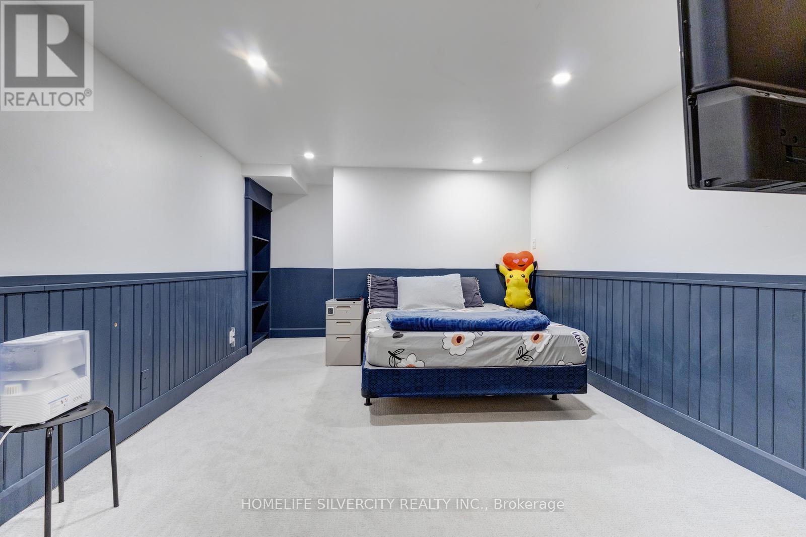 203 Montmorency Drive, Hamilton, ON - Indoor Photo Showing Bedroom