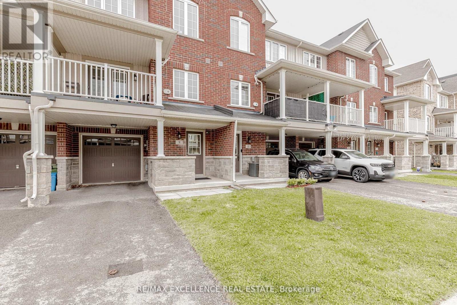 9 Hiscott Drive, Hamilton, ON - Outdoor With Facade