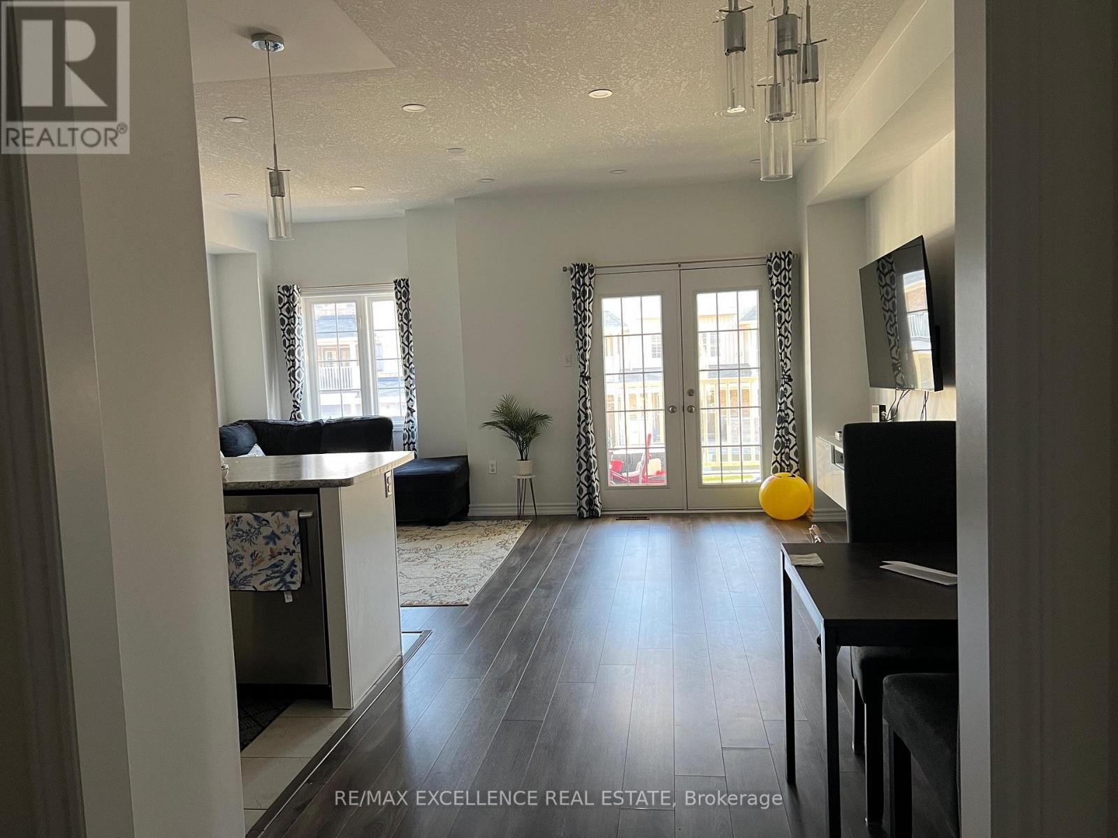 9 Hiscott Drive, Hamilton, ON - Indoor