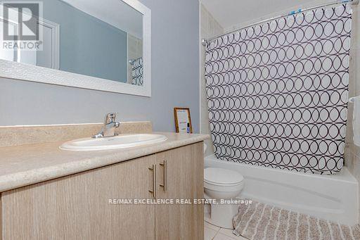 9 Hiscott Drive, Hamilton, ON - Indoor Photo Showing Bathroom