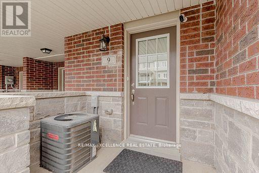 9 Hiscott Drive, Hamilton, ON - Outdoor