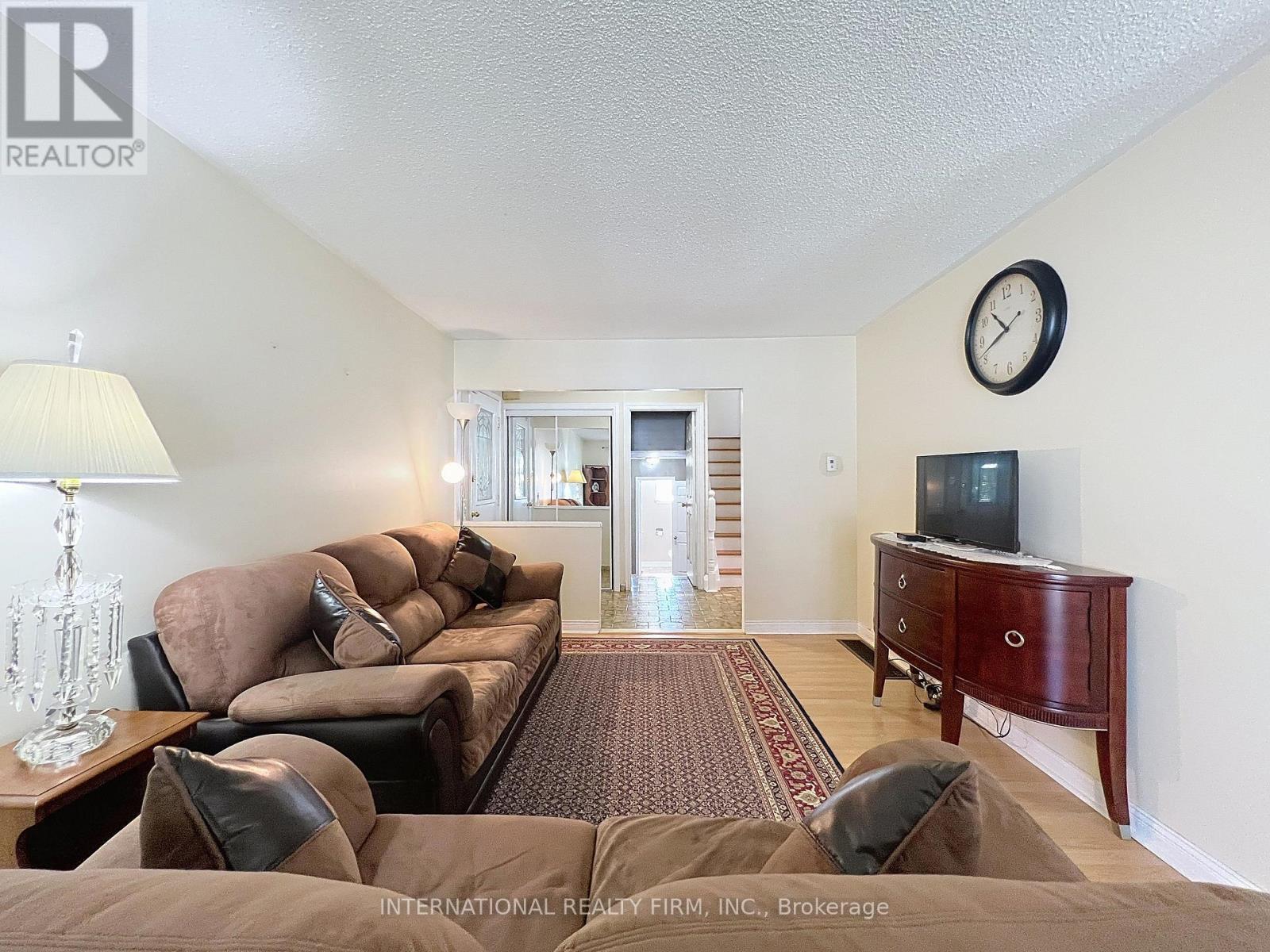 3602 Dunrankin Drive, Mississauga, ON - Indoor Photo Showing Living Room