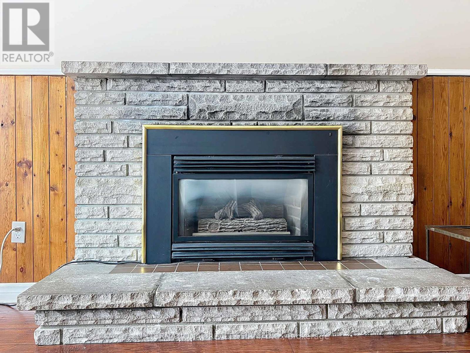 3602 Dunrankin Drive, Mississauga, ON - Indoor Photo Showing Living Room With Fireplace