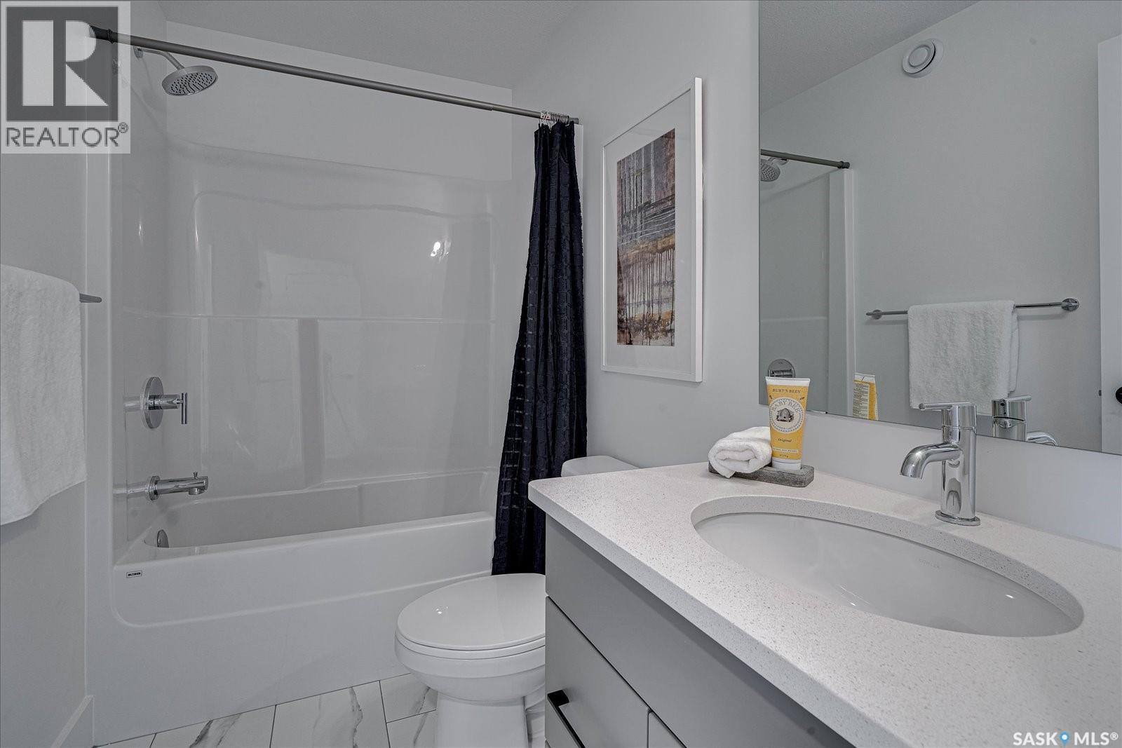 61 Rosewood Boulevard E, Saskatoon, SK - Indoor Photo Showing Bathroom