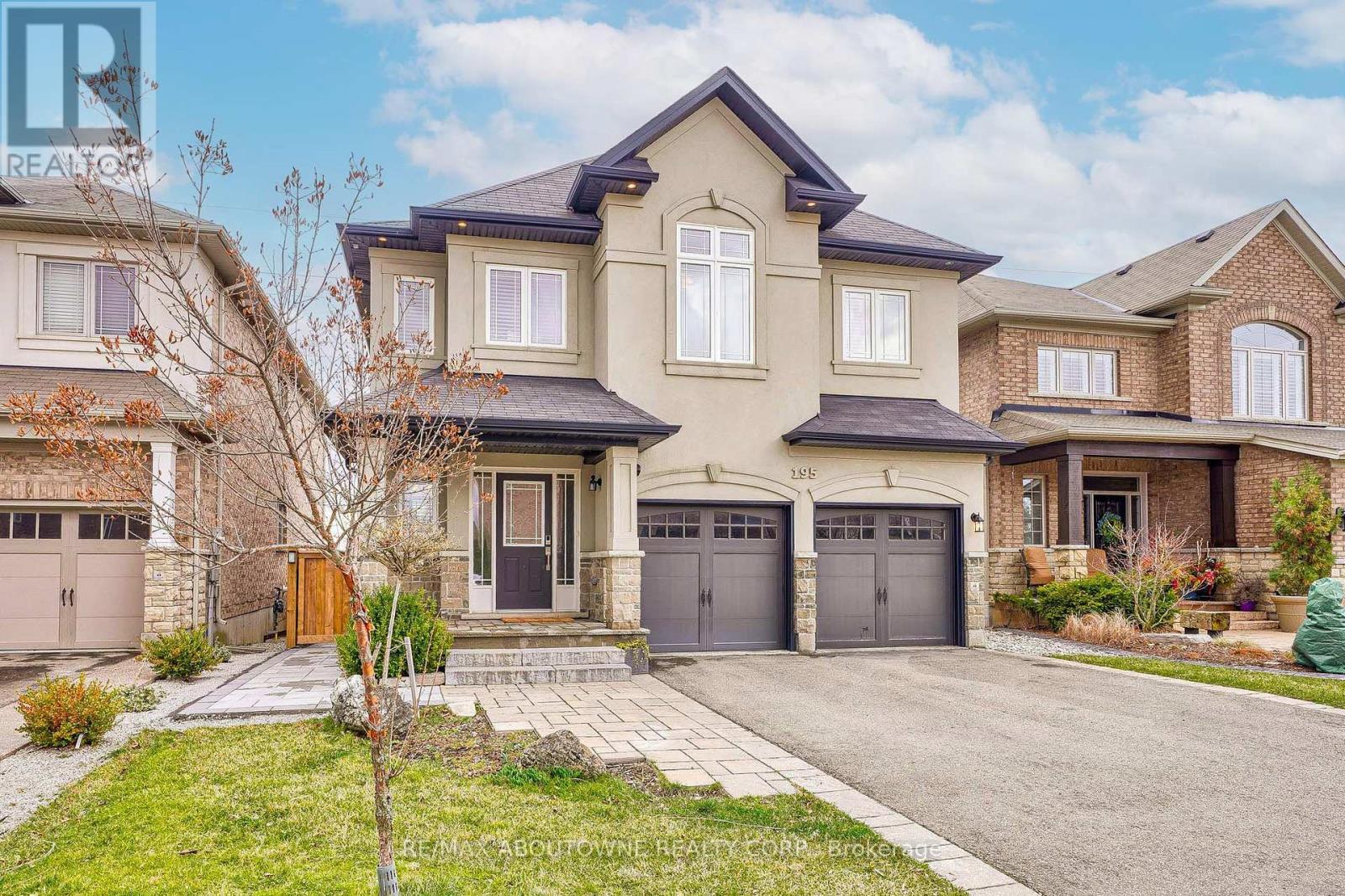 195 Greti Drive, Hamilton, ON - Outdoor With Facade