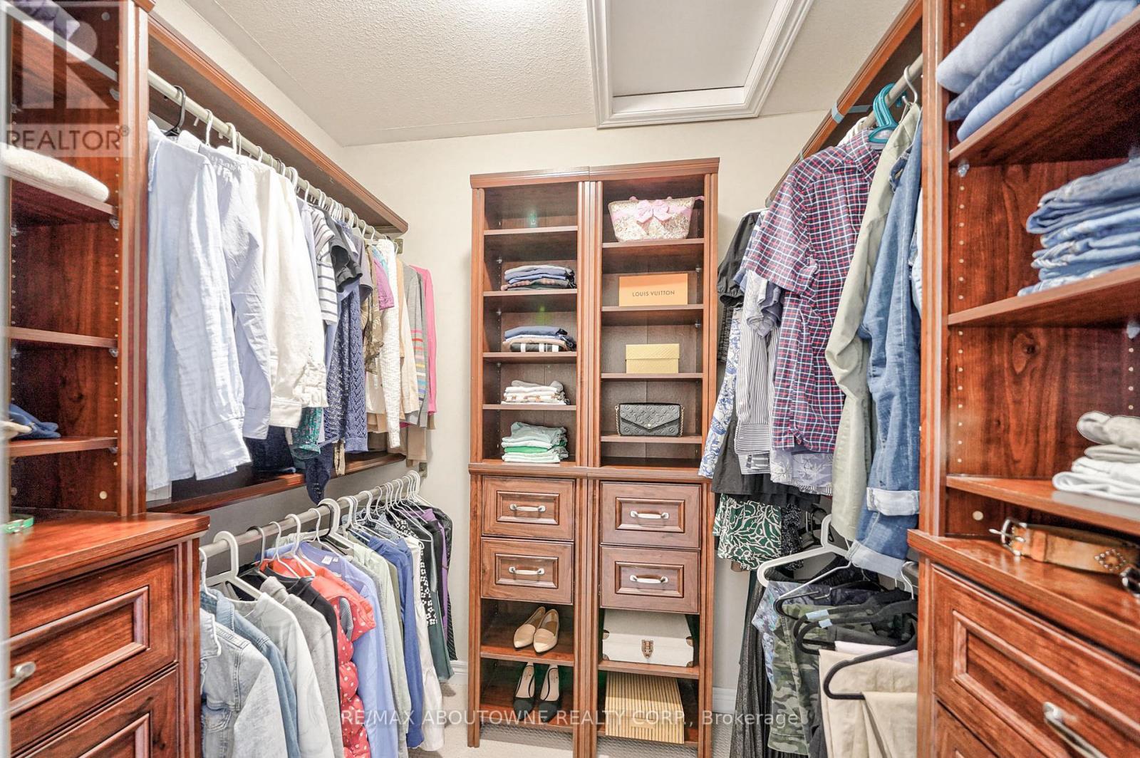 195 Greti Drive, Hamilton, ON - Indoor With Storage