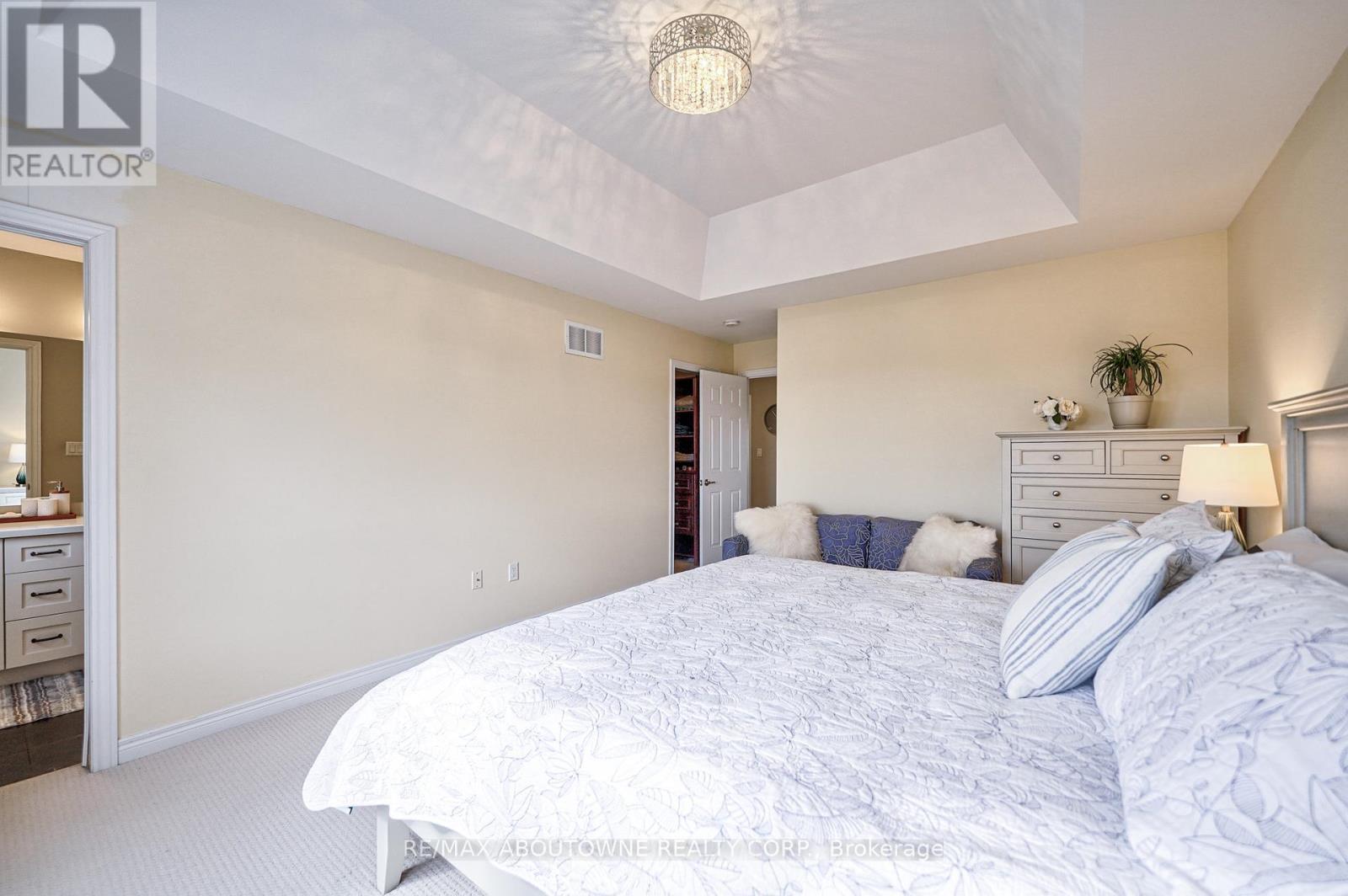 195 Greti Drive, Hamilton, ON - Indoor Photo Showing Bedroom