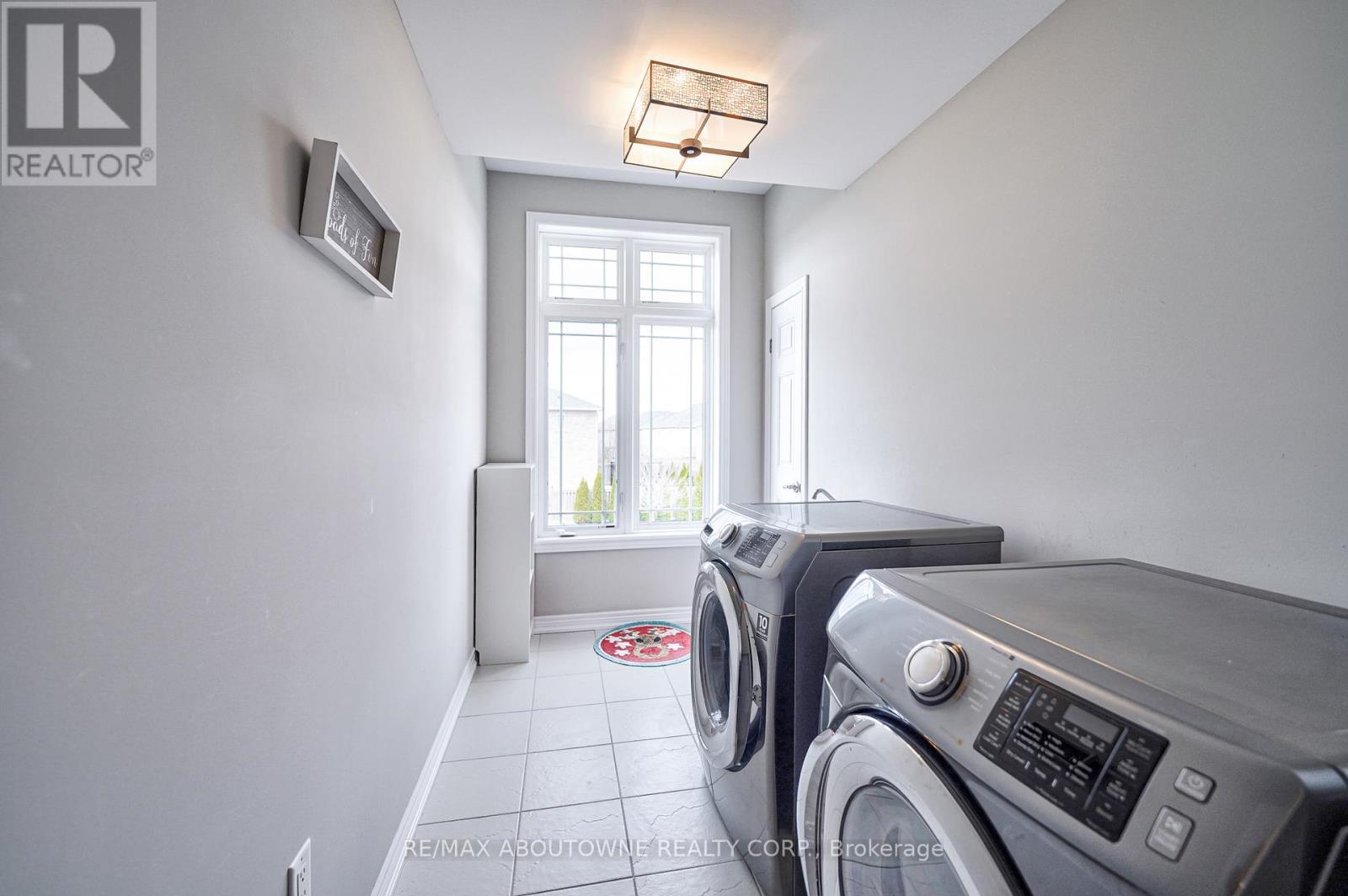 195 Greti Drive, Hamilton, ON - Indoor Photo Showing Laundry Room