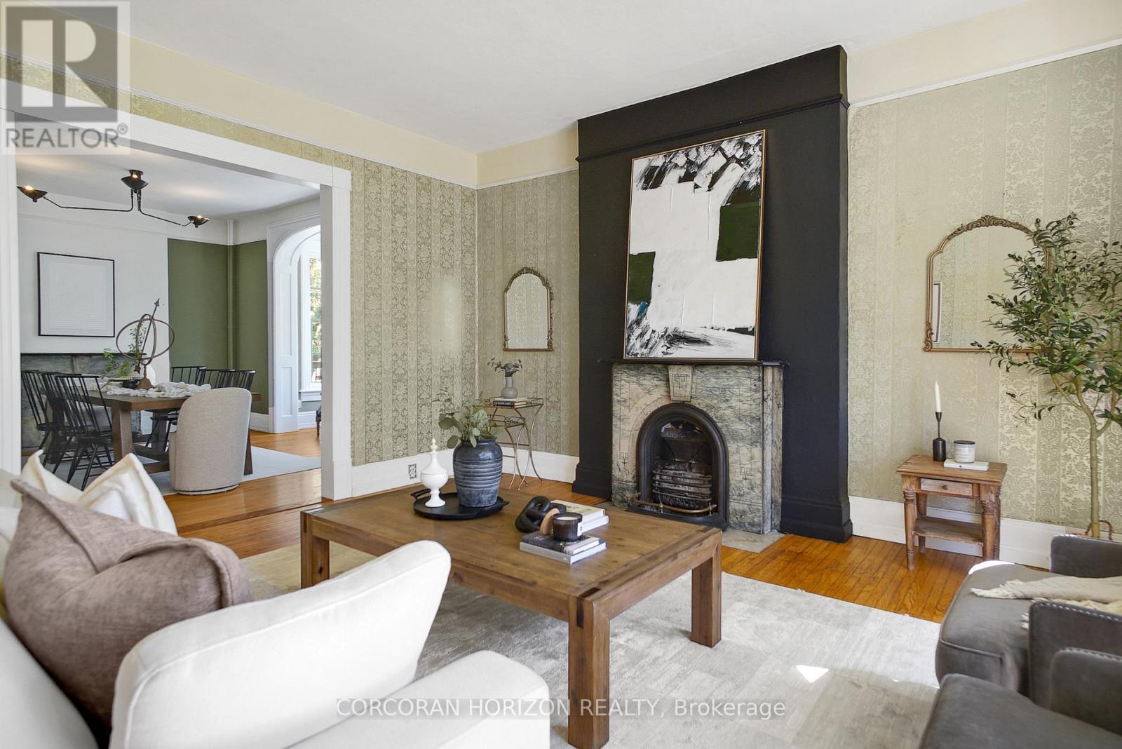 78 William Street W, Waterloo, ON - Indoor Photo Showing Living Room With Fireplace