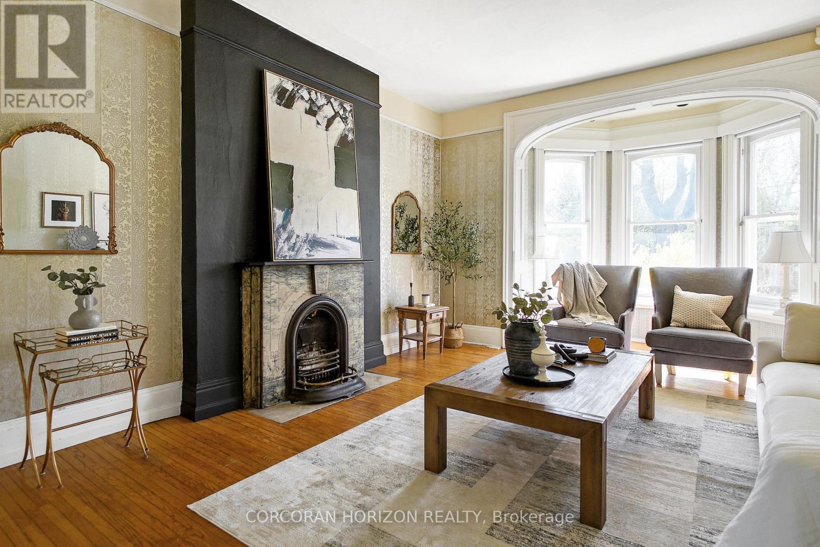 78 William Street W, Waterloo, ON - Indoor Photo Showing Living Room With Fireplace