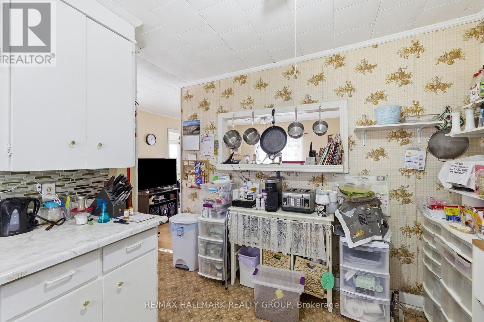 229 Gore Street E, Perth, ON - Indoor