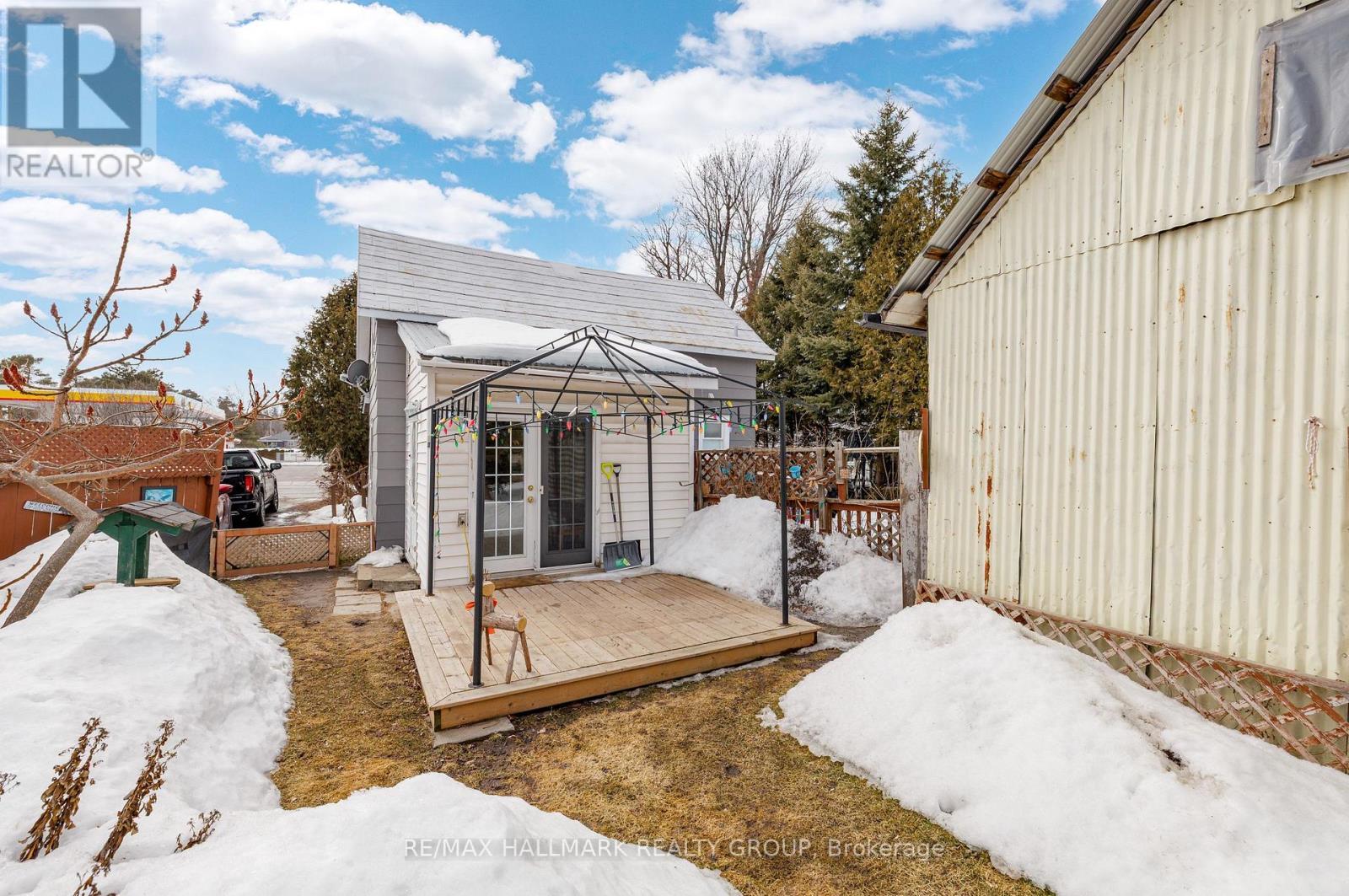 229 Gore Street E, Perth, ON - Outdoor