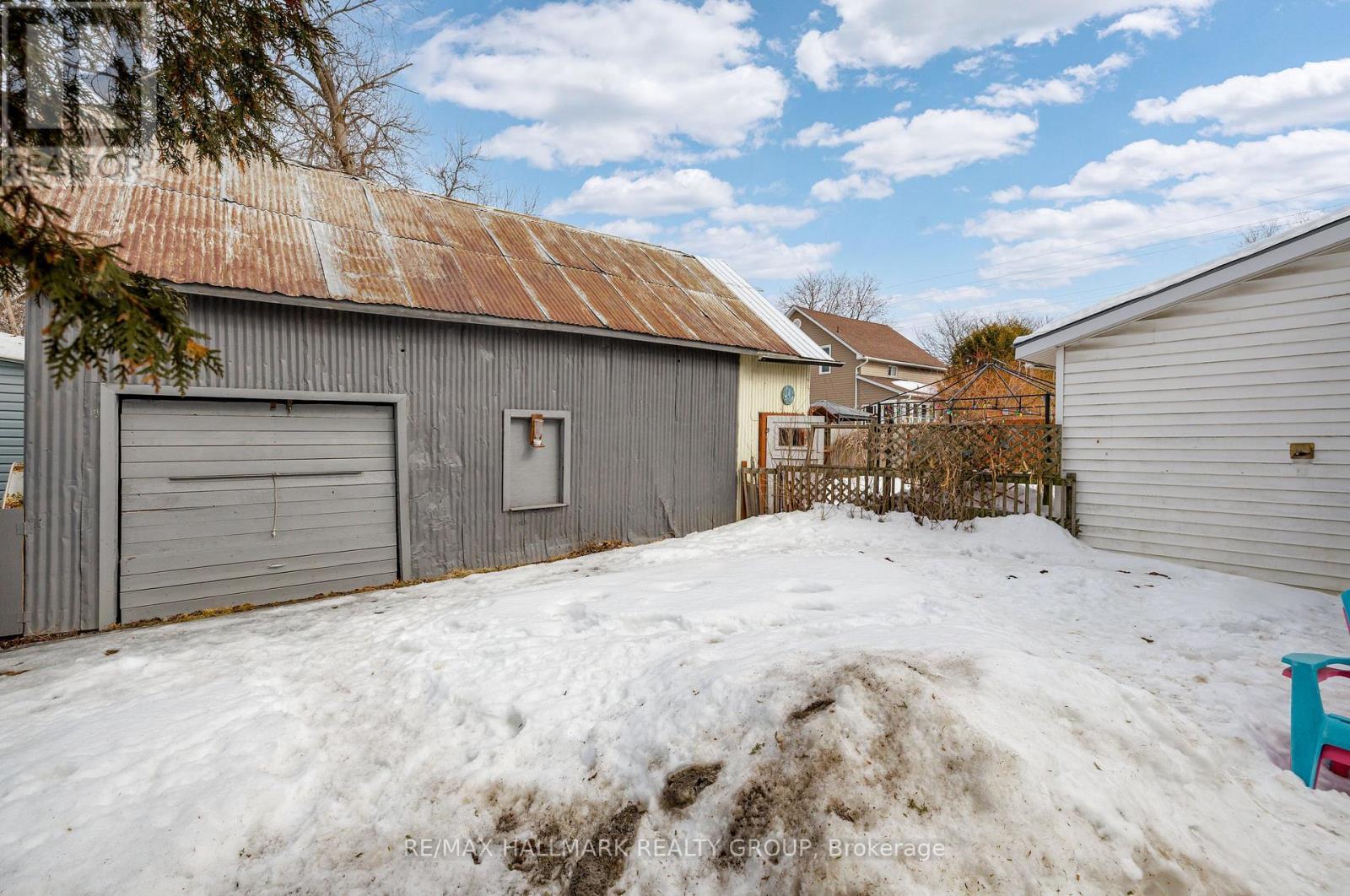 229 Gore Street E, Perth, ON - Outdoor With Exterior