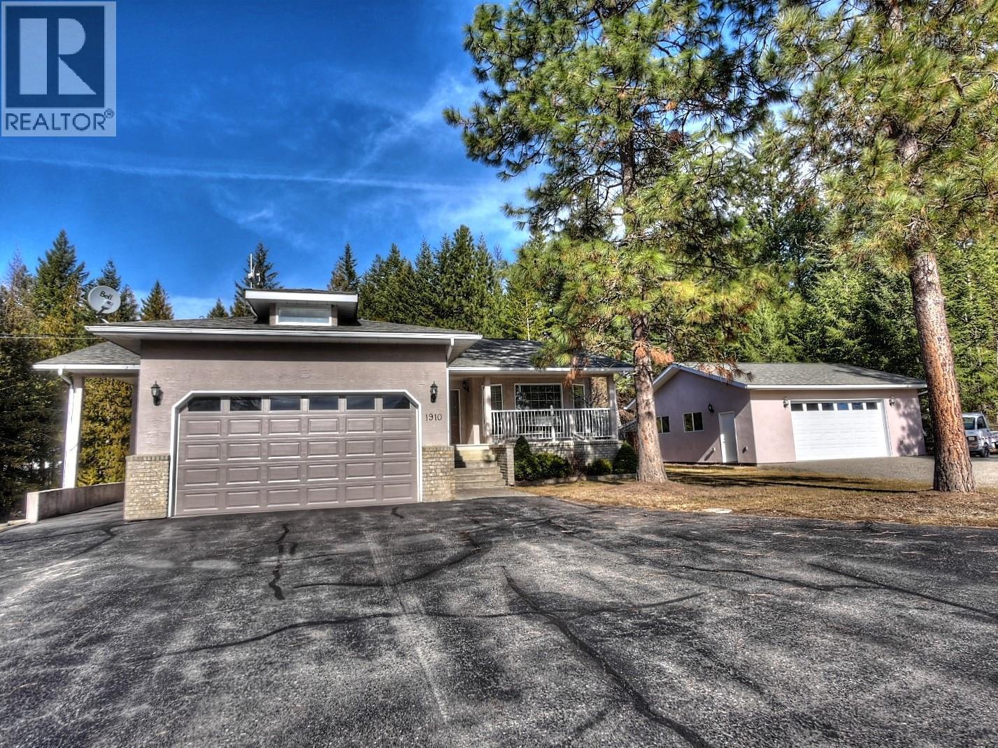 1910 Leaning Tree Road, Creston, BC - Outdoor