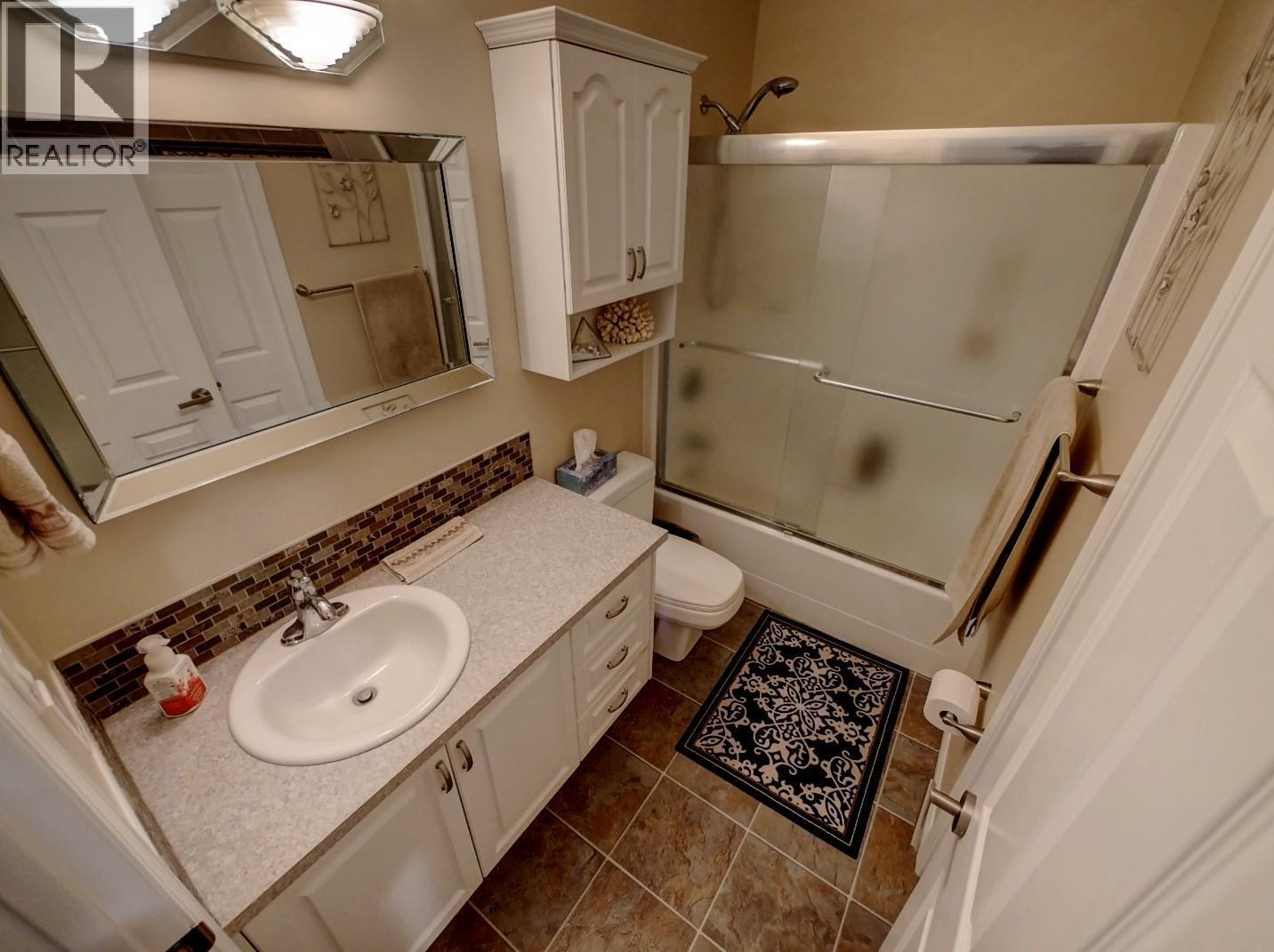 1910 Leaning Tree Road, Creston, BC - Indoor Photo Showing Bathroom