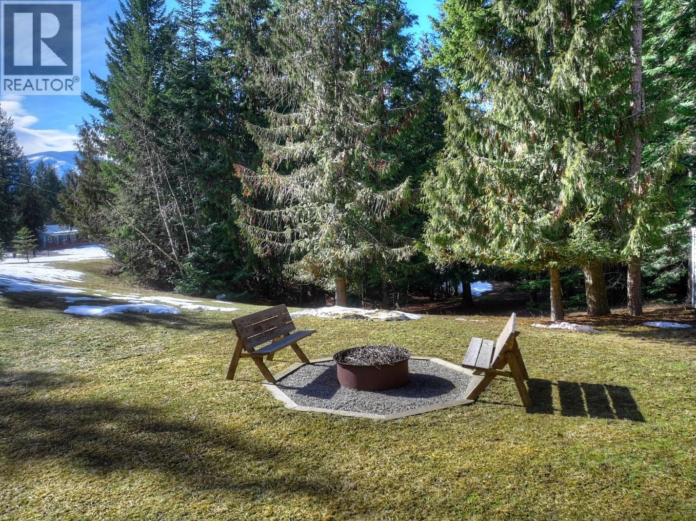 1910 Leaning Tree Road, Creston, BC - Outdoor