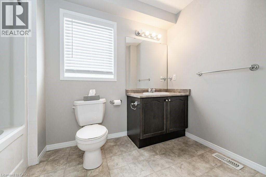 4pc bathroom for secondary bedrooms - 39 Brookfield Crescent, Kitchener, ON - Indoor Photo Showing Bathroom