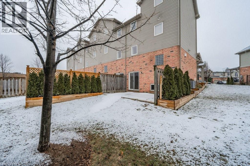 large pie shaped lot - 39 Brookfield Crescent, Kitchener, ON - Outdoor