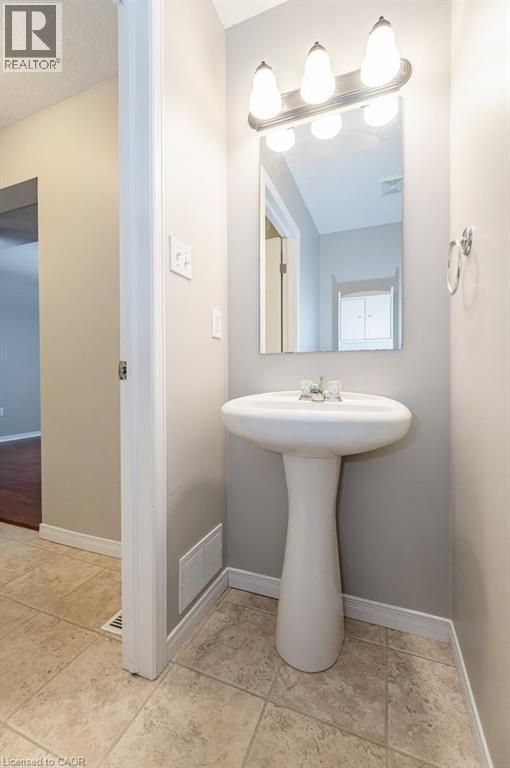 39 Brookfield Crescent, Kitchener, ON - Indoor Photo Showing Bathroom