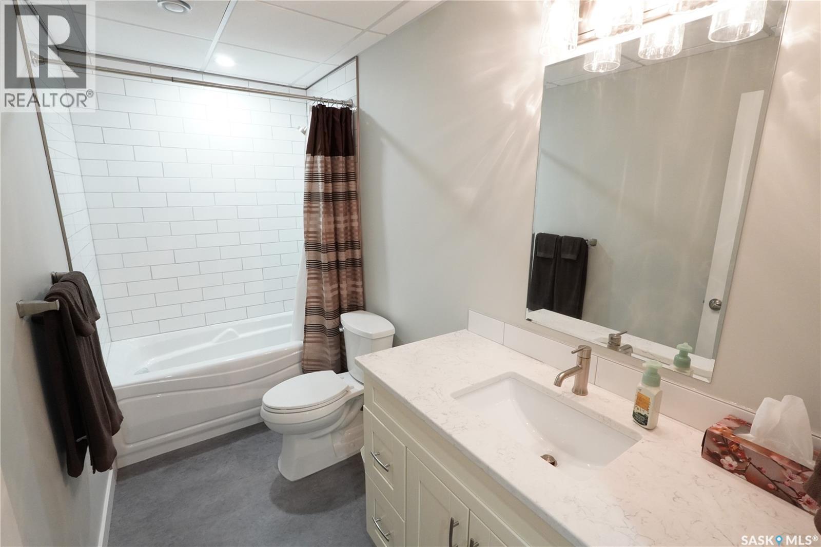 44 Crescent Drive, Avonlea, SK - Indoor Photo Showing Bathroom
