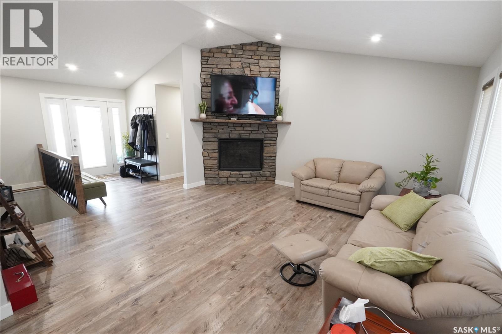 44 Crescent Drive, Avonlea, SK - Indoor Photo Showing Living Room