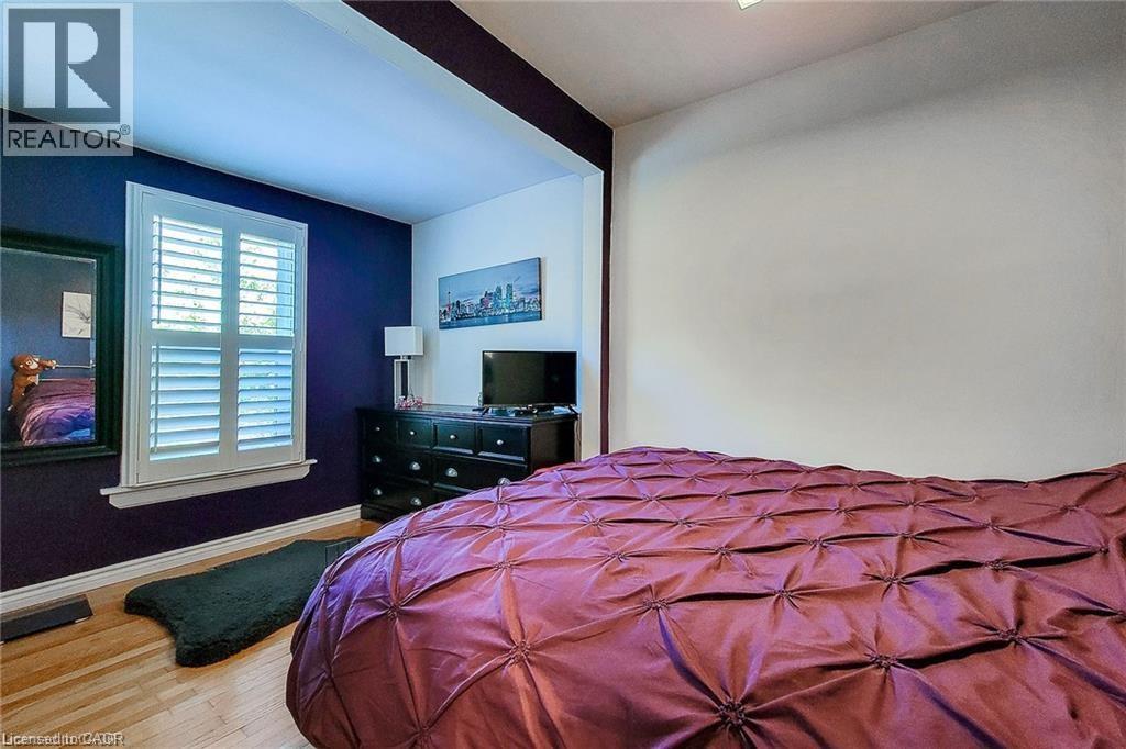 86 East 18Th Street, Hamilton, ON - Indoor Photo Showing Bedroom
