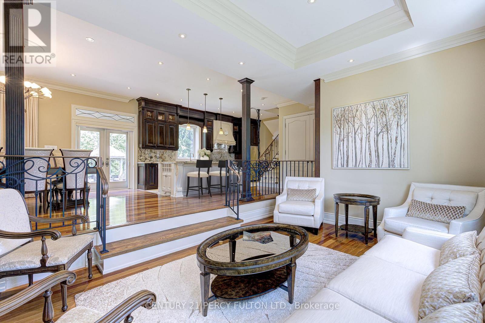 1649 Wedmore Way, Mississauga, ON - Indoor Photo Showing Living Room