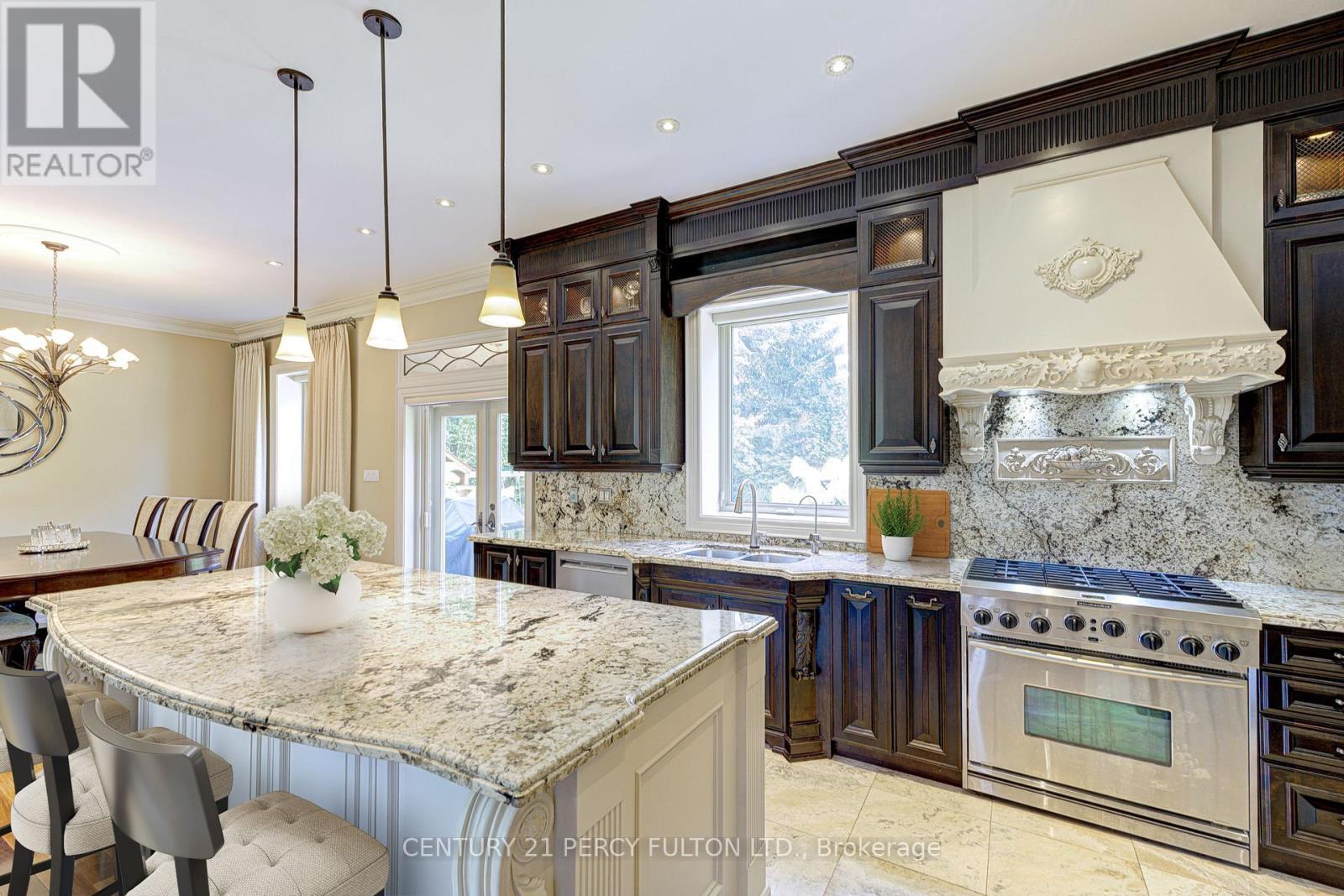 1649 Wedmore Way, Mississauga, ON - Indoor Photo Showing Kitchen With Upgraded Kitchen