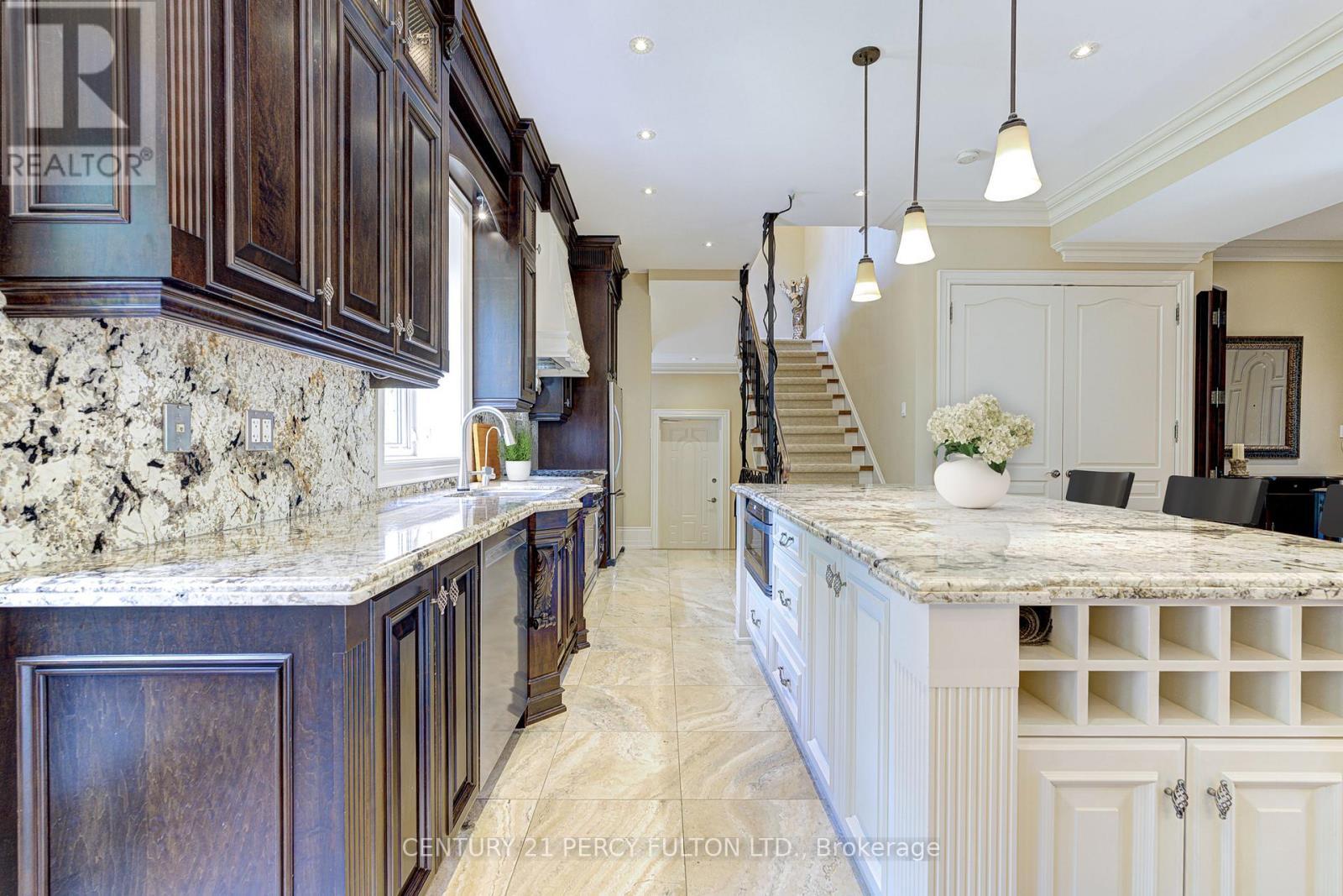 1649 Wedmore Way, Mississauga, ON - Indoor Photo Showing Kitchen With Upgraded Kitchen