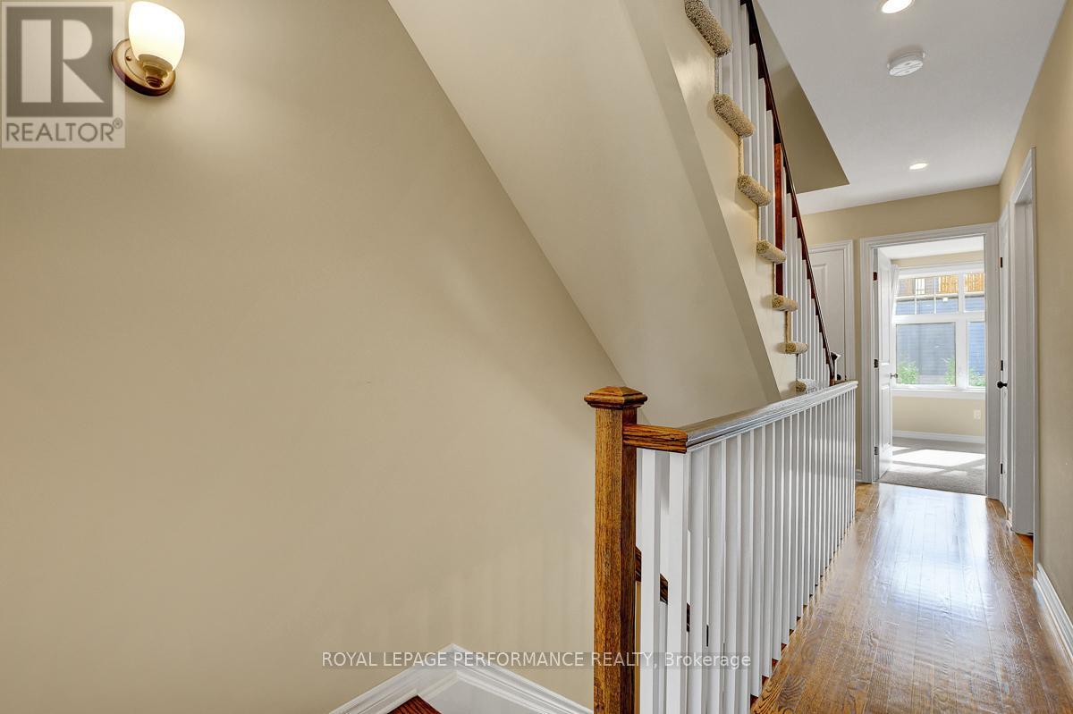 318 Iona Street, Ottawa, ON - Indoor Photo Showing Other Room