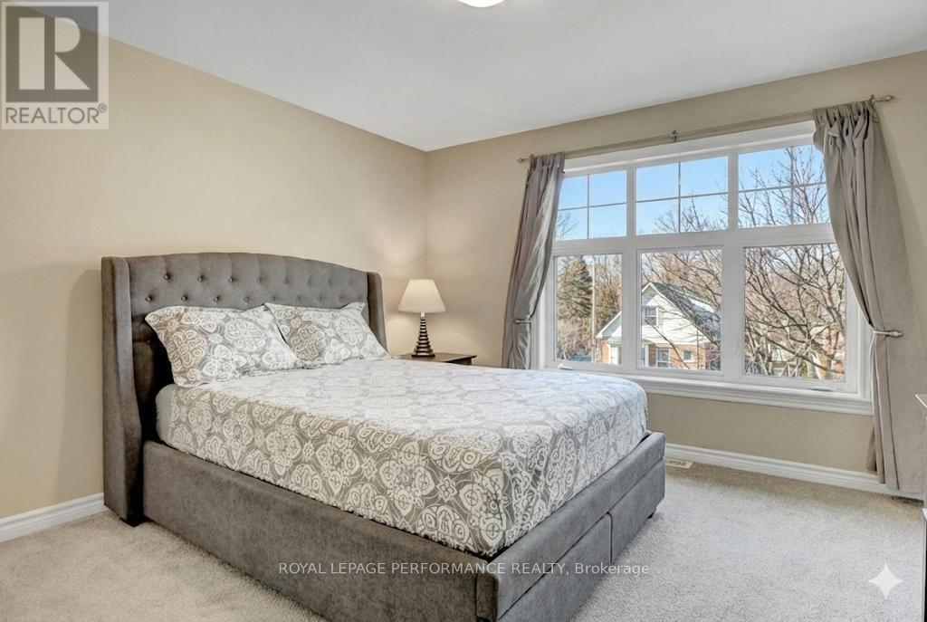 318 Iona Street, Ottawa, ON - Indoor Photo Showing Bedroom