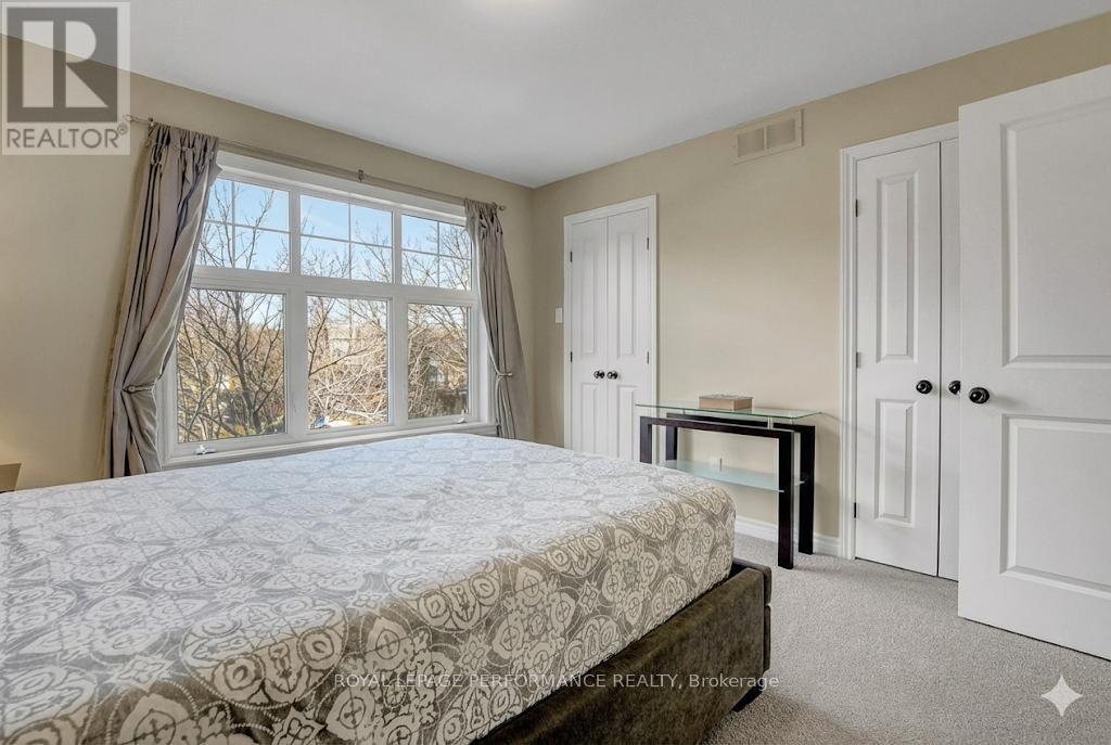 318 Iona Street, Ottawa, ON - Indoor Photo Showing Bedroom