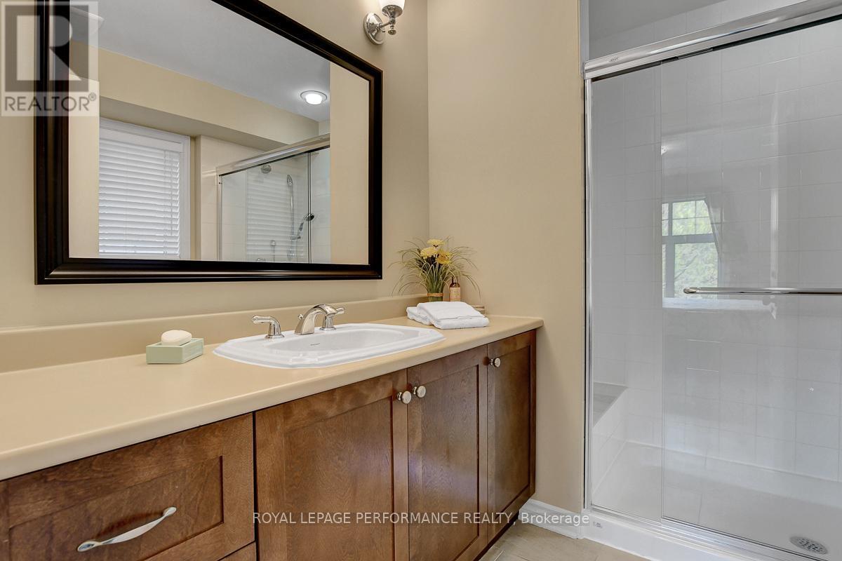 318 Iona Street, Ottawa, ON - Indoor Photo Showing Bathroom