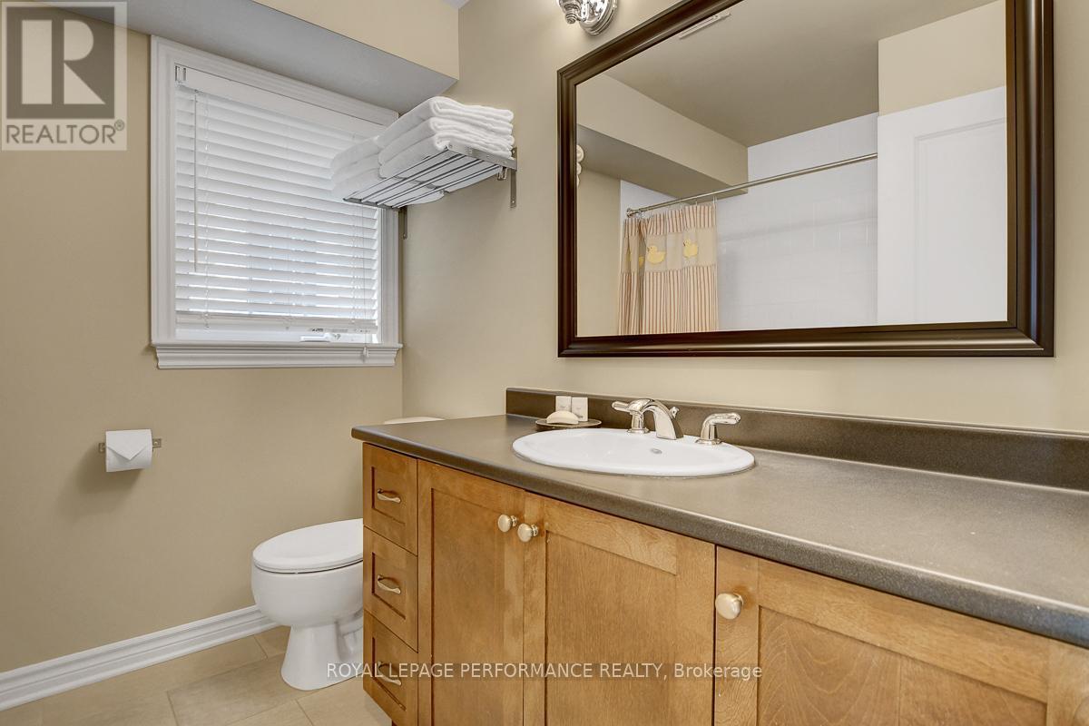 318 Iona Street, Ottawa, ON - Indoor Photo Showing Bathroom