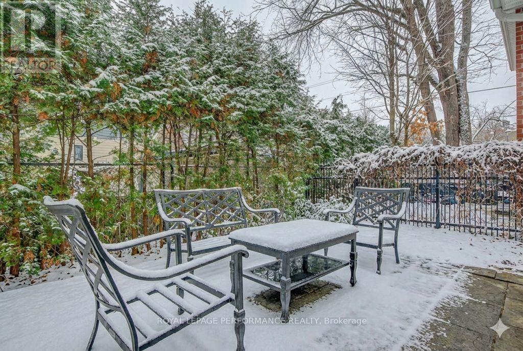 318 Iona Street, Ottawa, ON - Outdoor