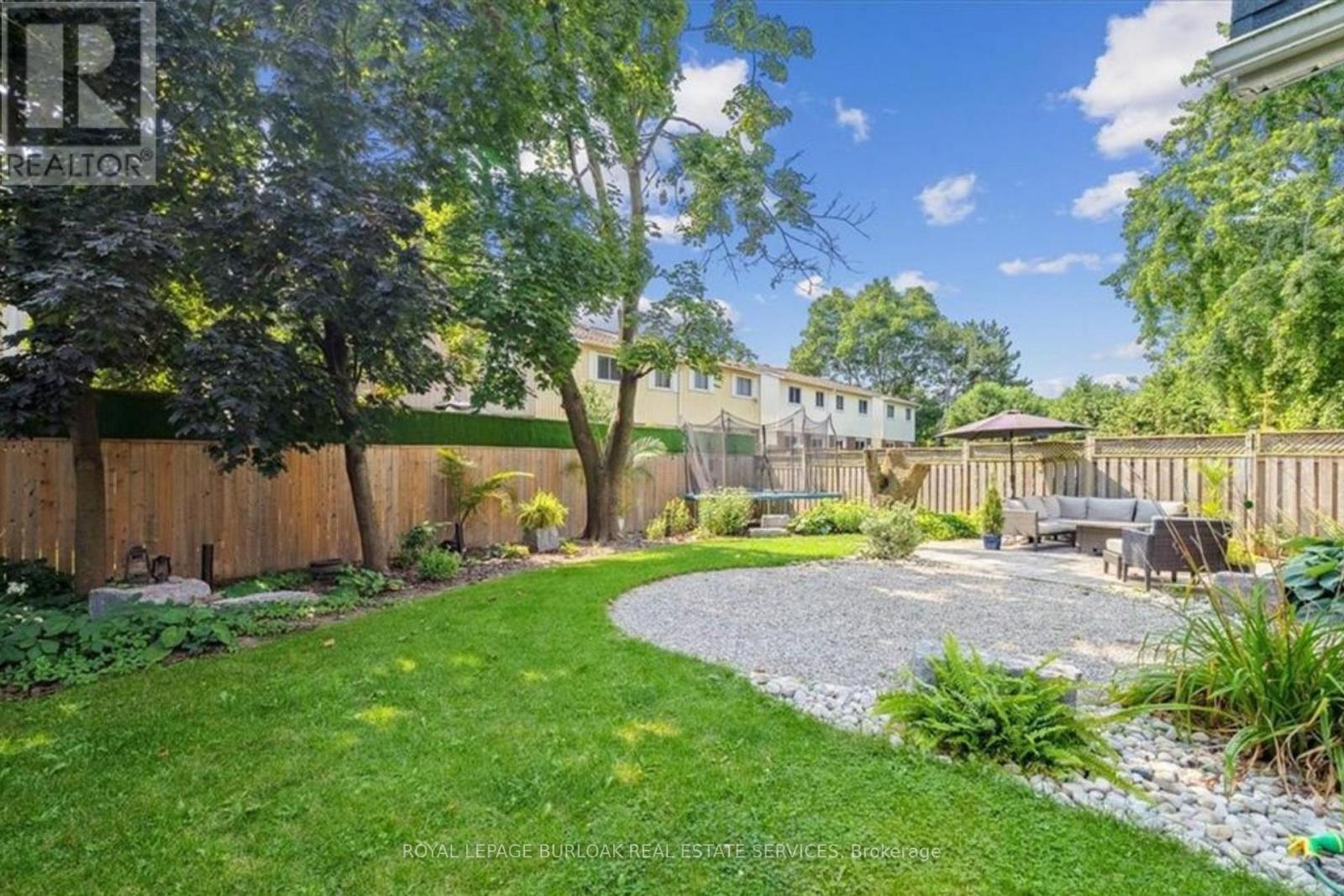 5042 Brady Avenue, Burlington, ON - Outdoor With Backyard