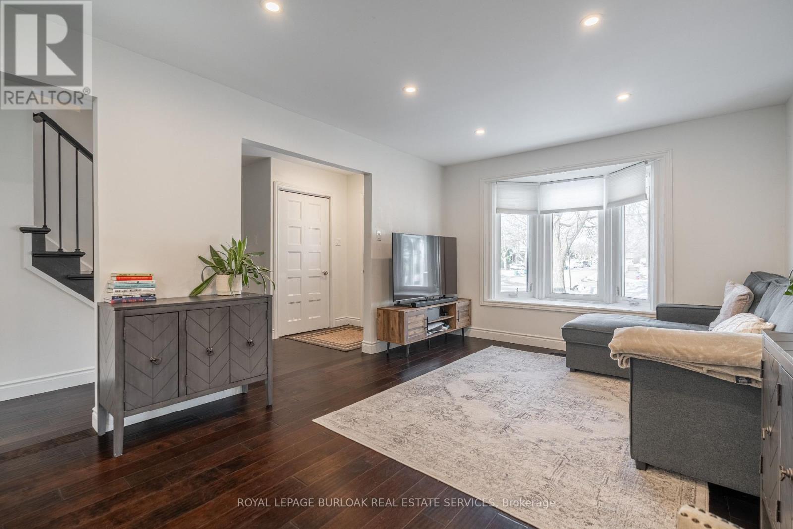 5042 Brady Avenue, Burlington, ON - Indoor Photo Showing Other Room