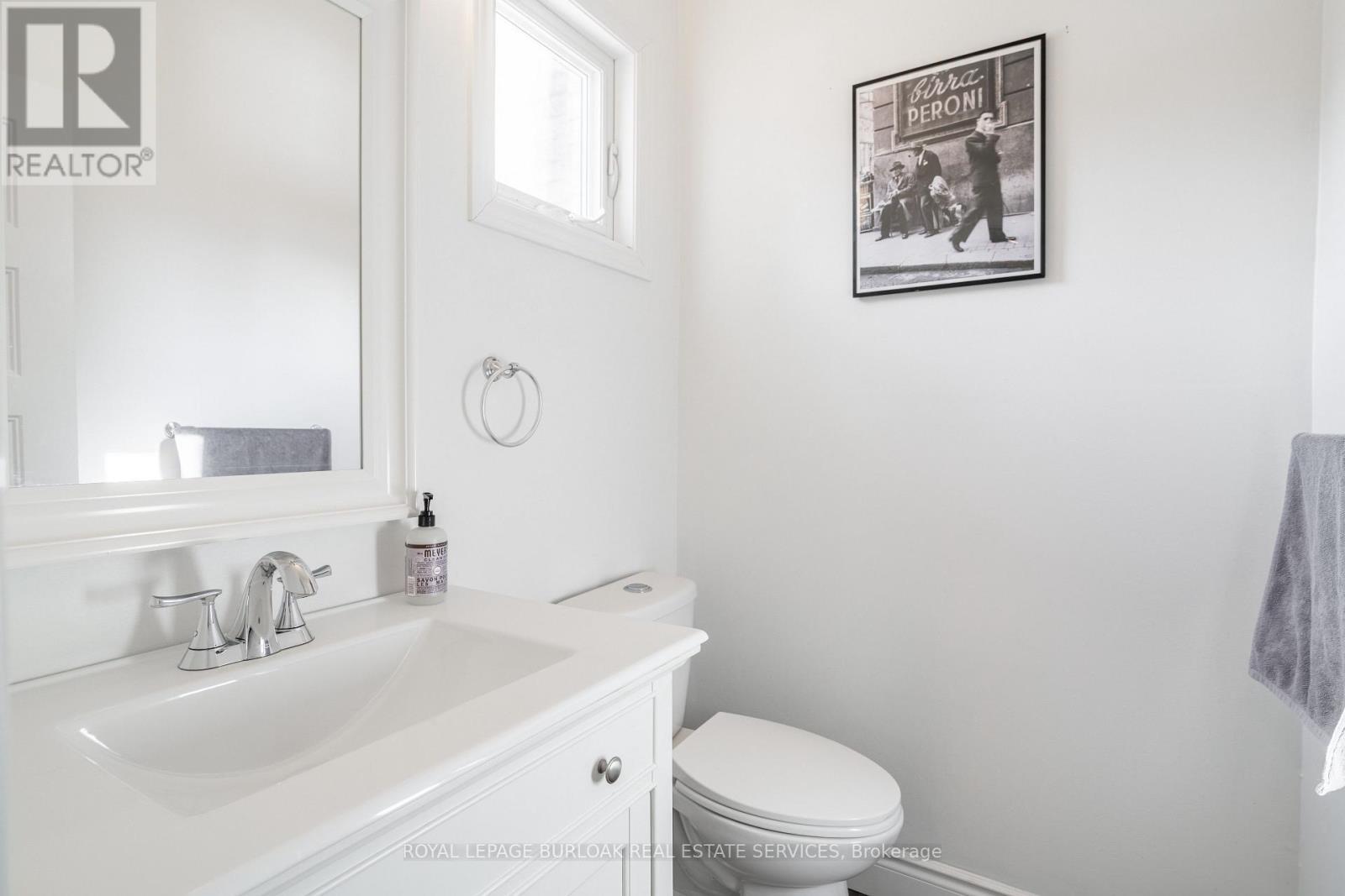 5042 Brady Avenue, Burlington, ON - Indoor Photo Showing Bathroom