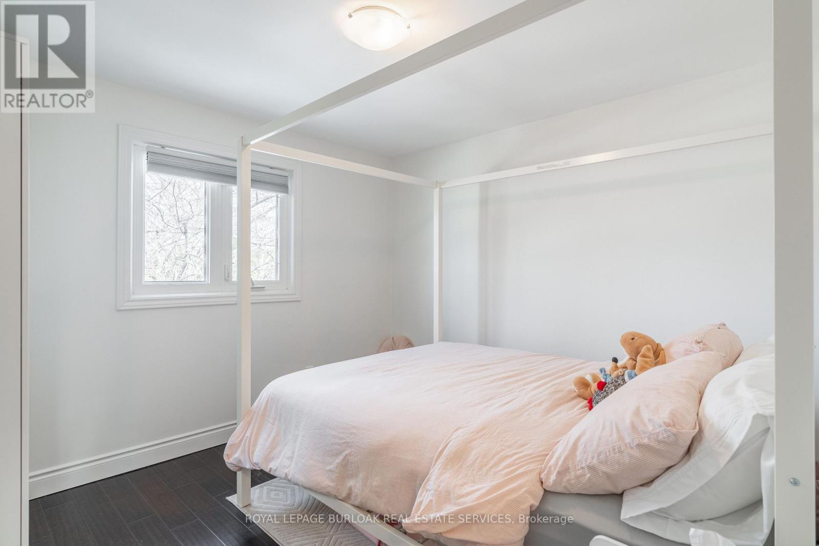5042 Brady Avenue, Burlington, ON - Indoor Photo Showing Bedroom