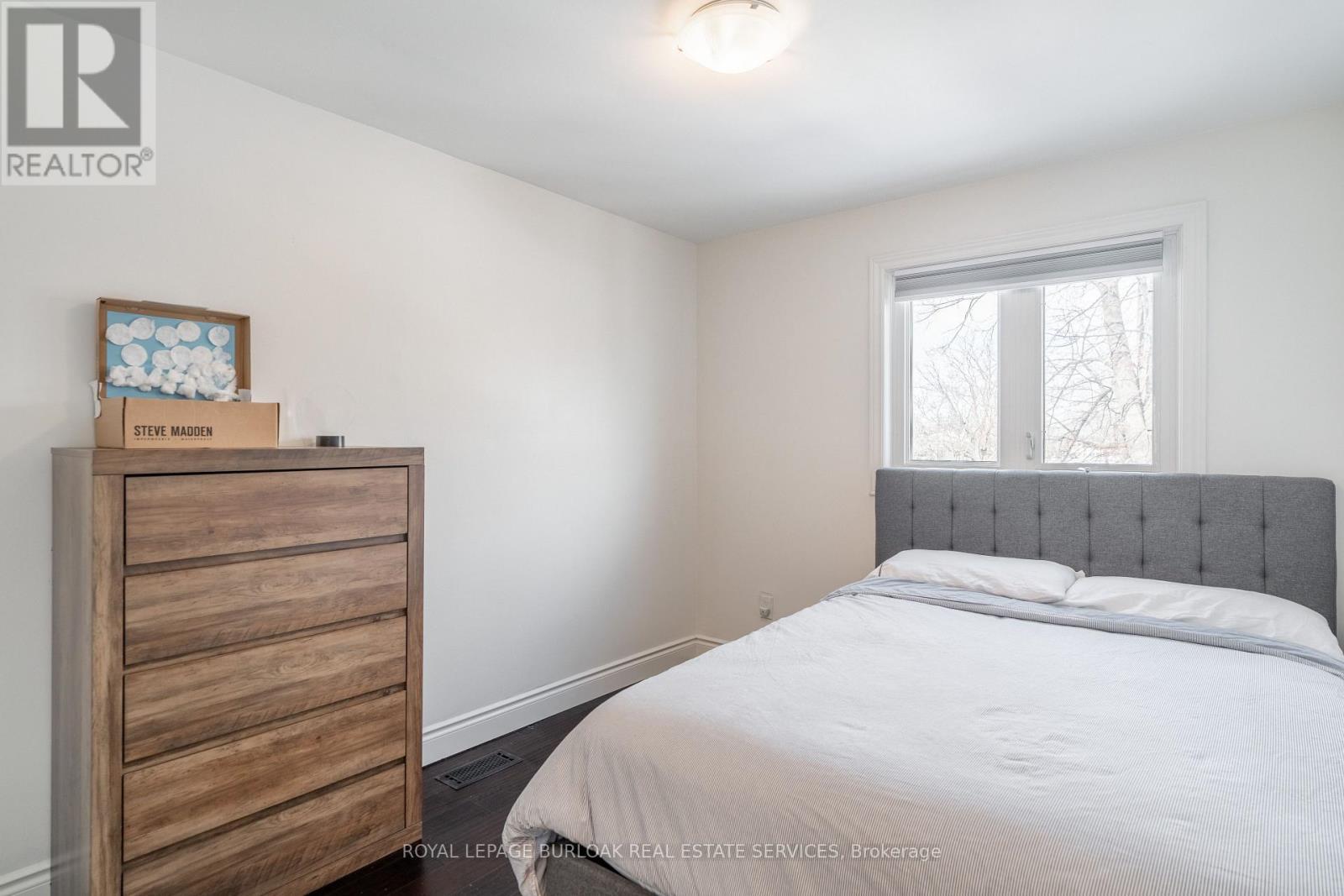 5042 Brady Avenue, Burlington, ON - Indoor Photo Showing Bedroom