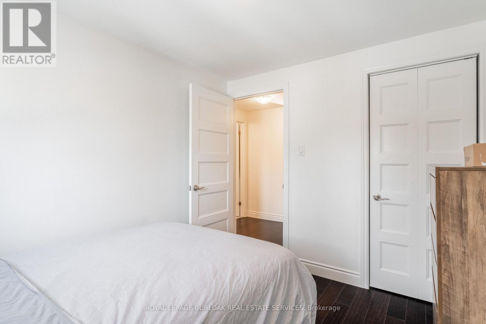 5042 Brady Avenue, Burlington, ON - Indoor Photo Showing Bedroom