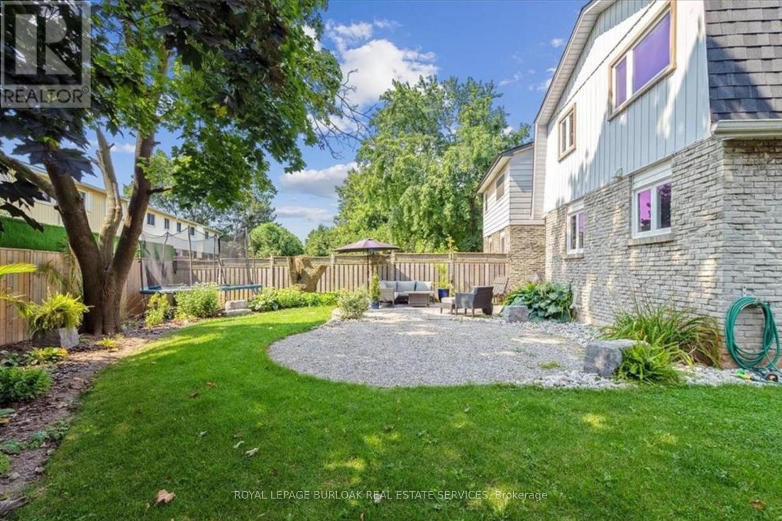 5042 Brady Avenue, Burlington, ON - Outdoor