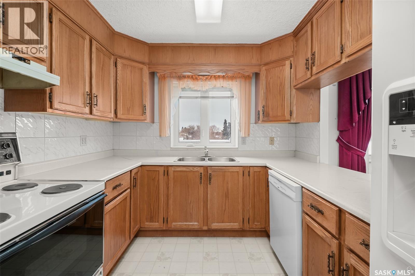 4A 516 River Street E, Prince Albert, SK - Indoor Photo Showing Kitchen With Double Sink