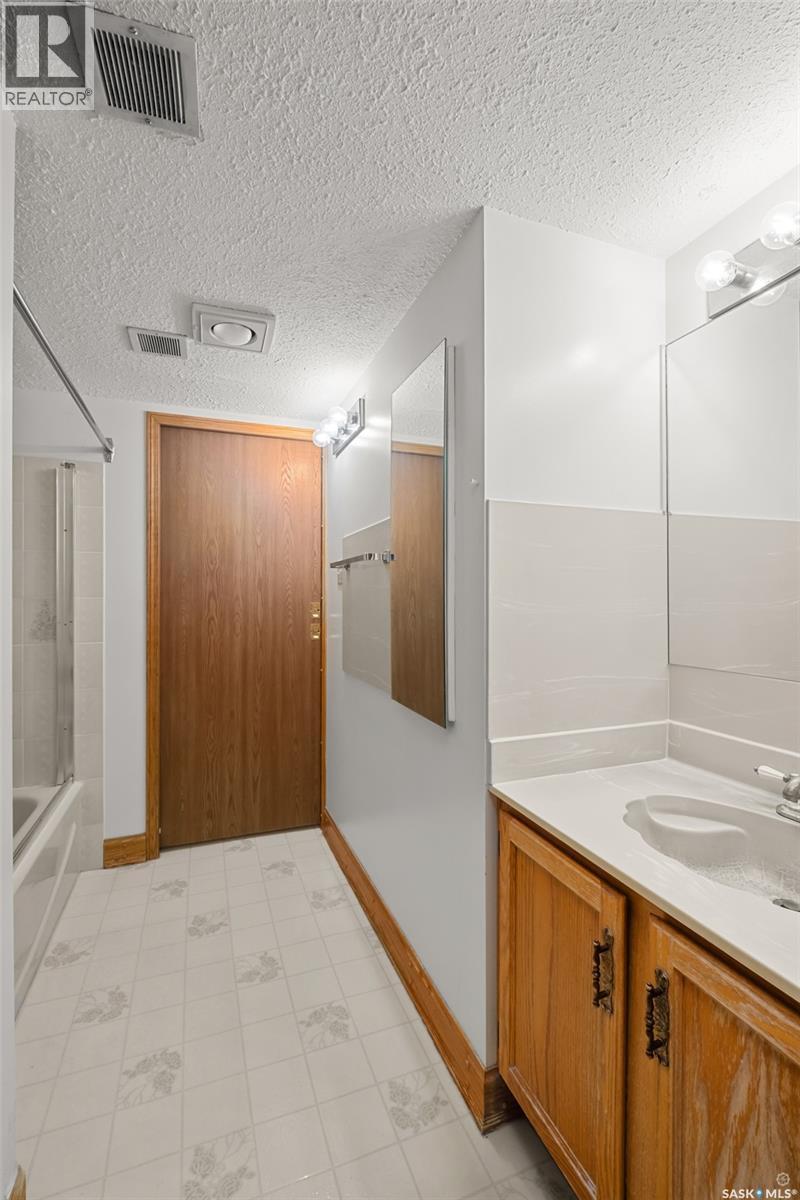 4A 516 River Street E, Prince Albert, SK - Indoor Photo Showing Bathroom