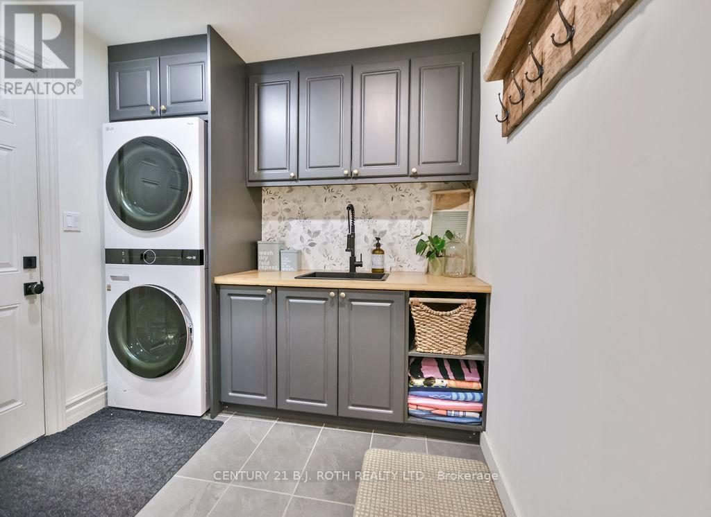 1803 Old Second Road N, Springwater, ON - Indoor Photo Showing Laundry Room